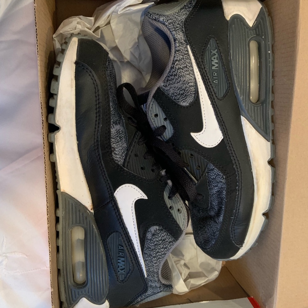 NIKE AIR MAX